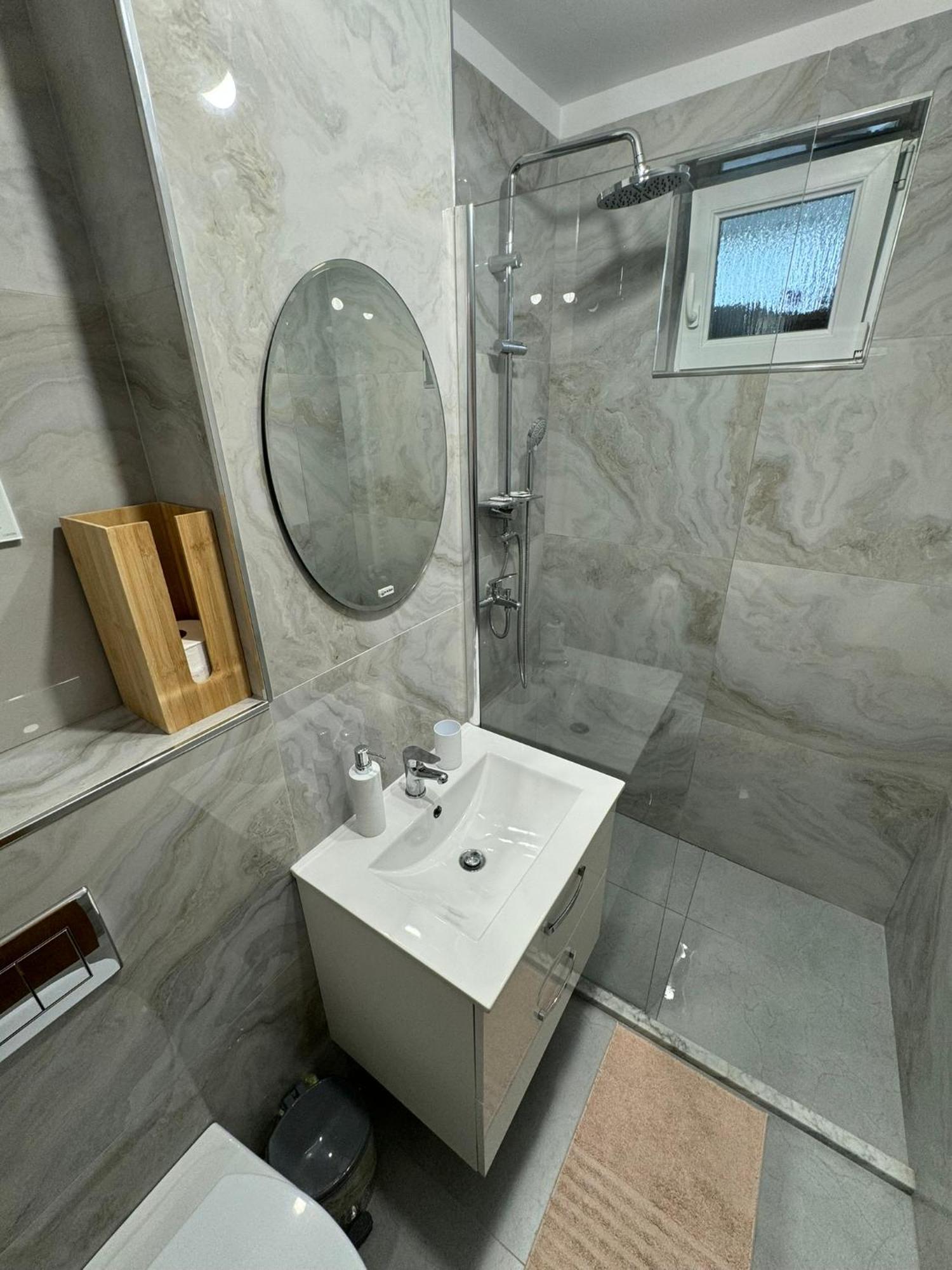 Apartament Central Ramnicu Valcea Bagian luar foto